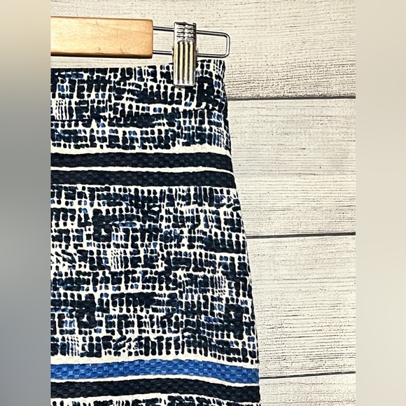 The Limited Skirt - Picture 3 of 5